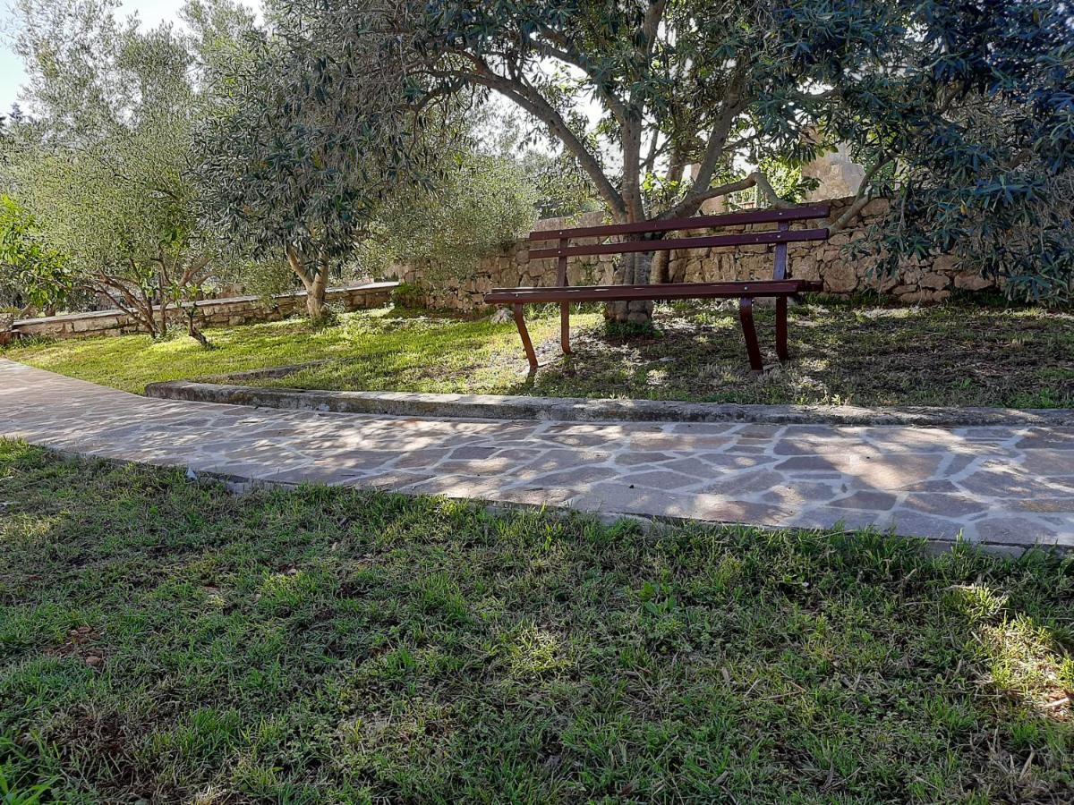 Family House Rebeka Daire Ugljan Dış mekan fotoğraf