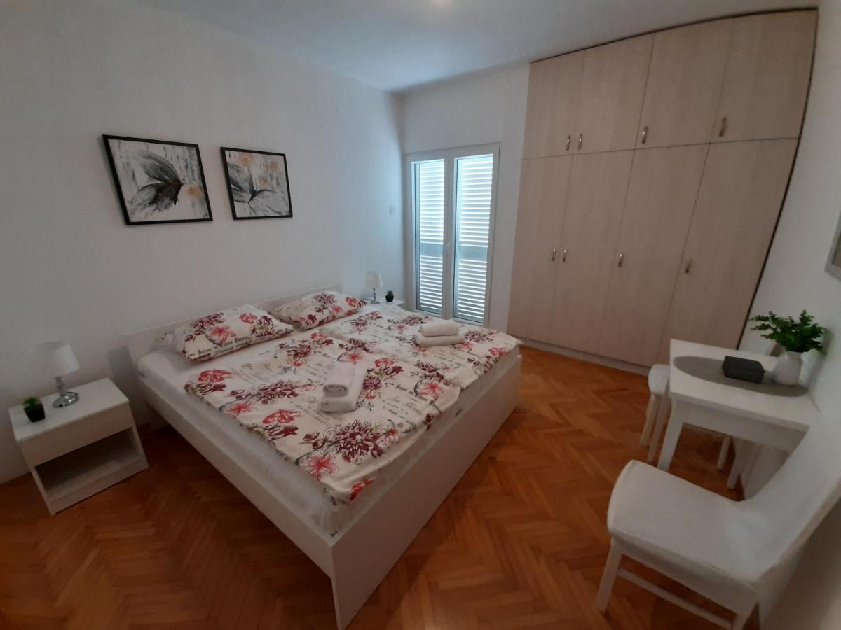 Family House Rebeka Daire Ugljan Dış mekan fotoğraf