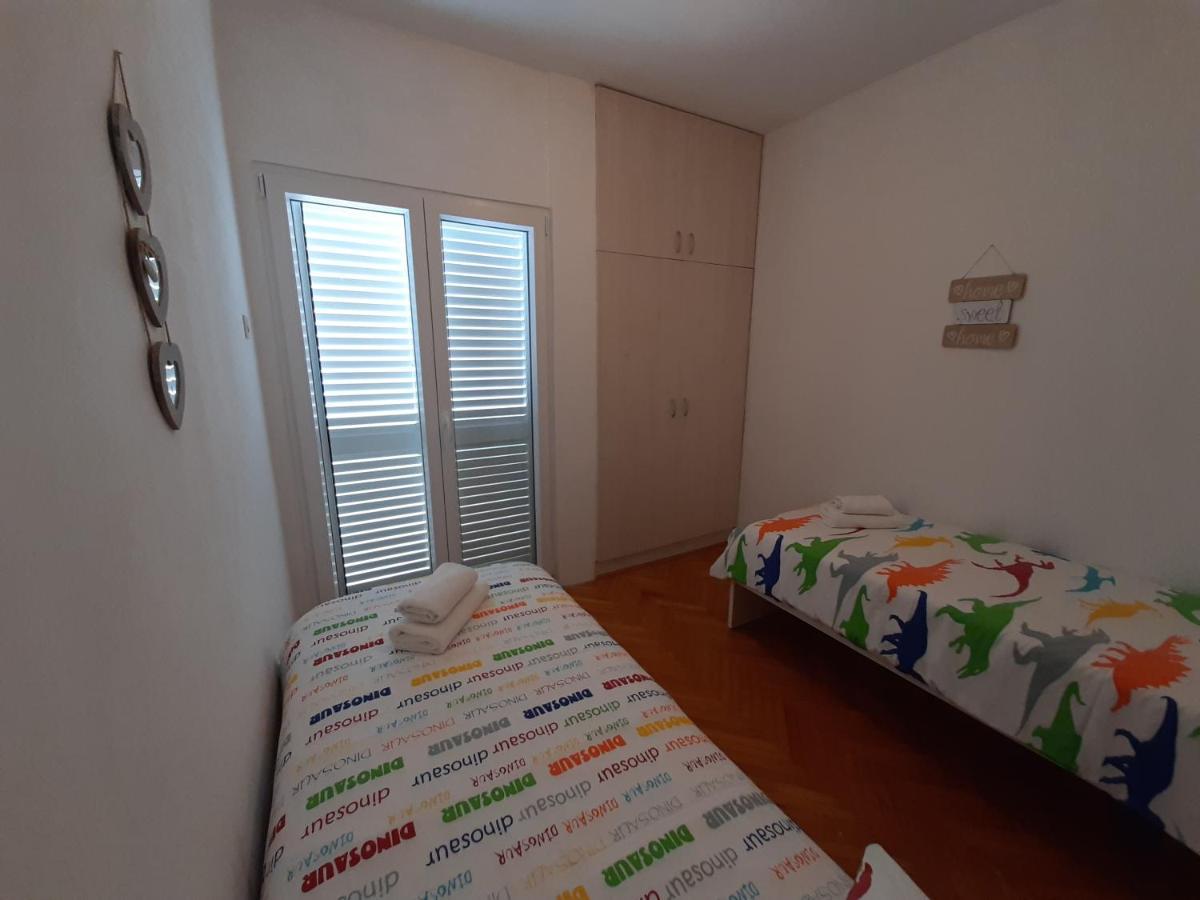 Family House Rebeka Daire Ugljan Dış mekan fotoğraf