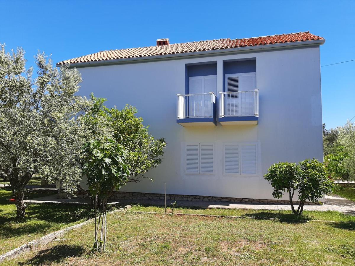 Family House Rebeka Daire Ugljan Dış mekan fotoğraf